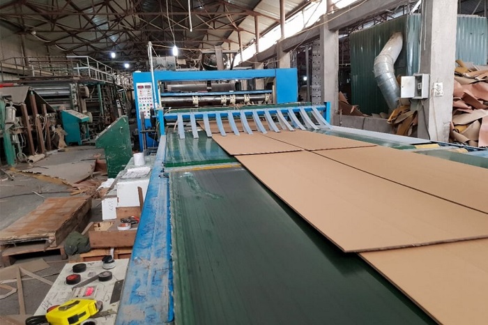 Cắt bế giấy làm thùng - quy trình sản xuất thùng carton